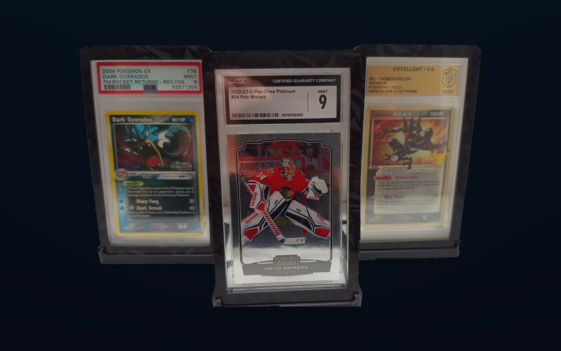 Schwarze Slab Cases im Vergleich: PSA links, CGC mittig und GSG rechts